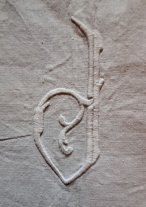 Toalha de lavatório em linho renda e 2 monogramas bordados antiga 1930