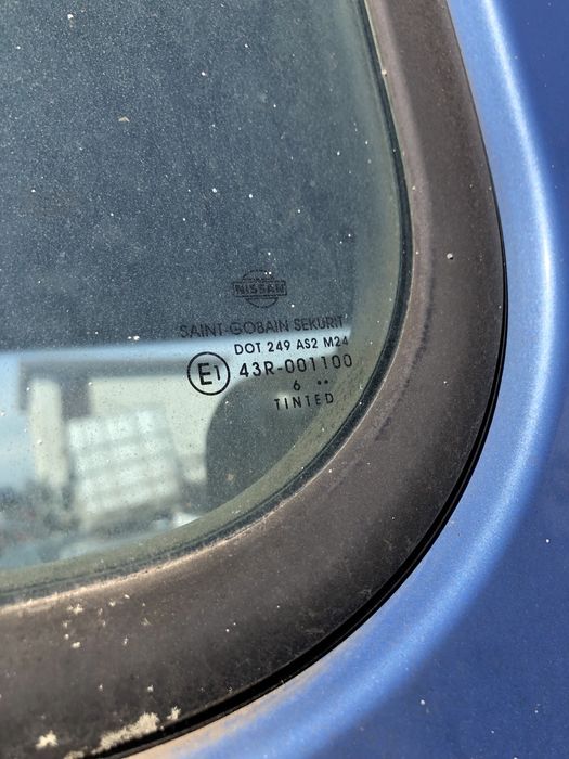 Szyba karoseryjna tył lewa Nissan Atleon II 06-13