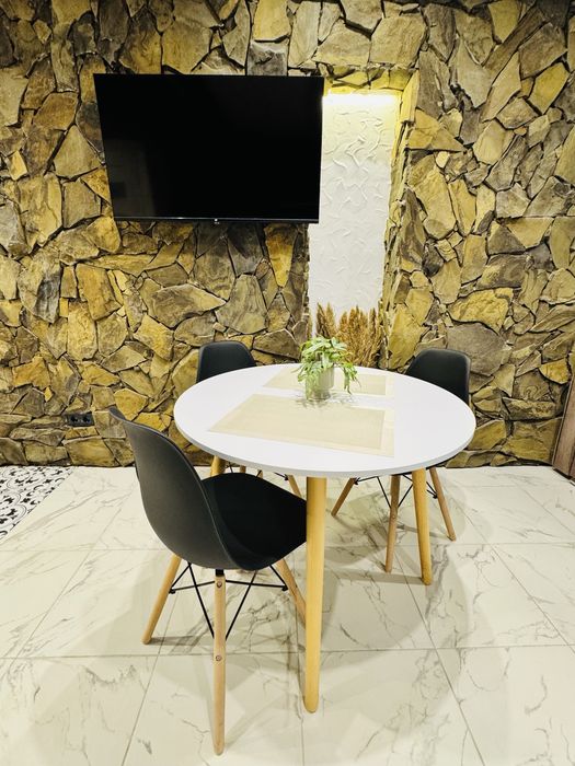 подобово ЦЕНТР , кватира з власном двориком