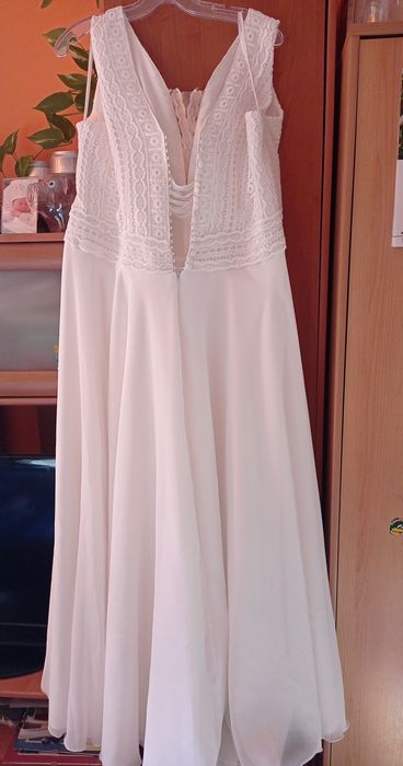 Suknia ślubna plus size