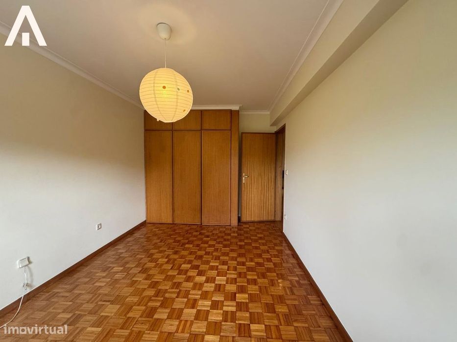 Apartamento T3 com garagem junto ao centro