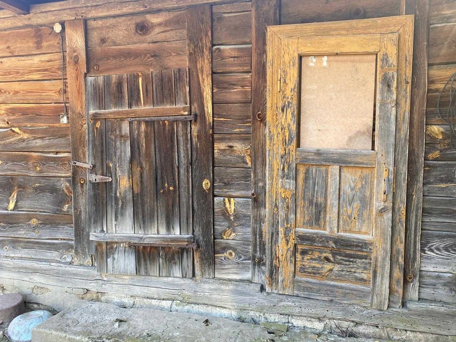 Drewniany dom z bali na sprzedaż – do rozbiórki i przeniesienia.