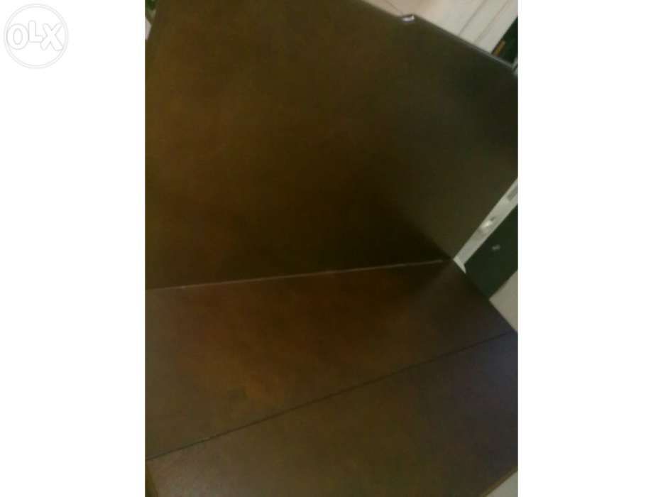 Mesa de mogno de duas faces