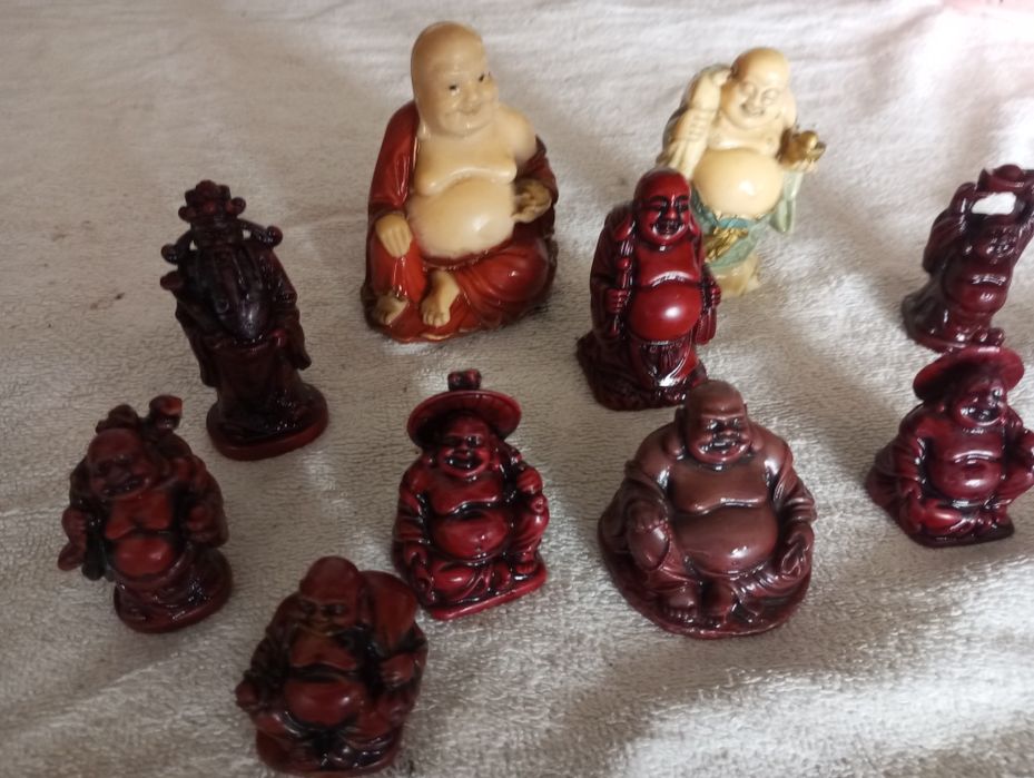 Estatuetas resina vermelha miniatura buda