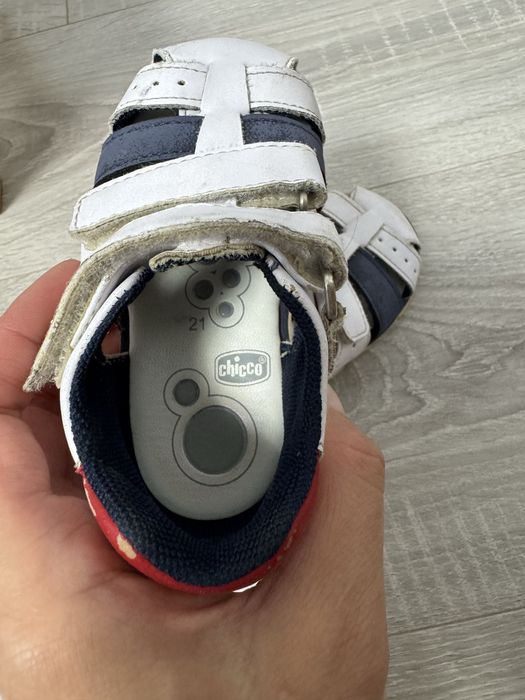 Продам бомоножки chicco