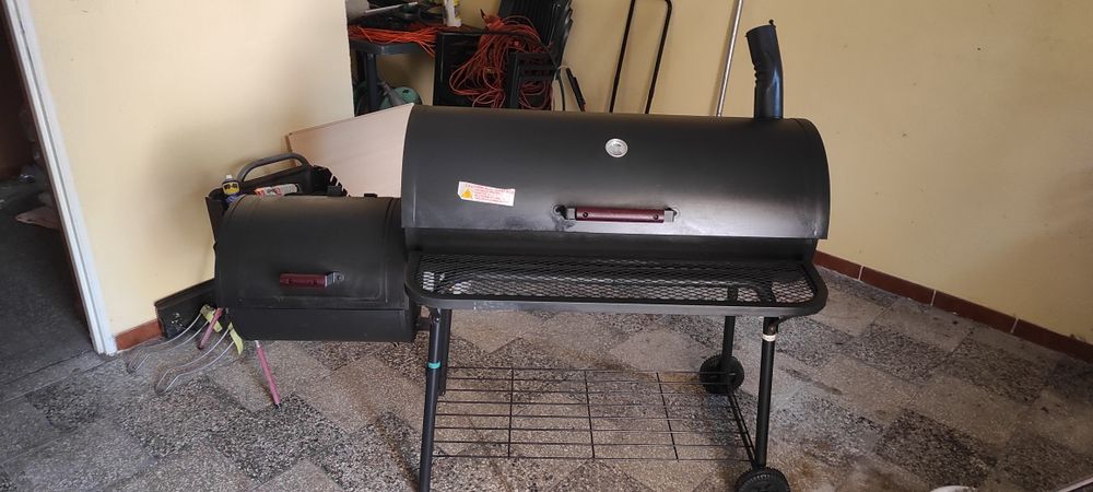 Grill z wędzarnią