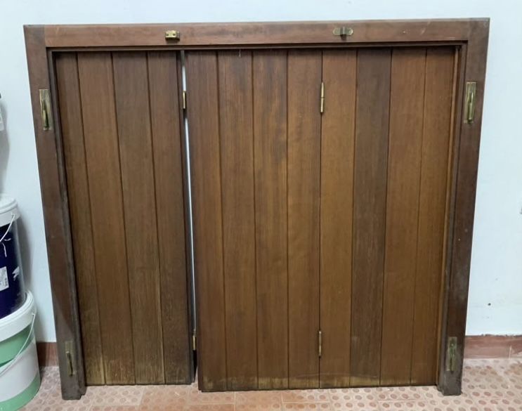 Portadas interiores janela madeira