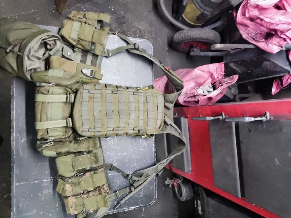 Pasoszelki plus ładownice.