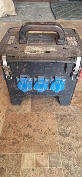 Rozdzielnia Rozdzielnica budowlana Rozgałęźnik 220V 380V Rozdzielacz