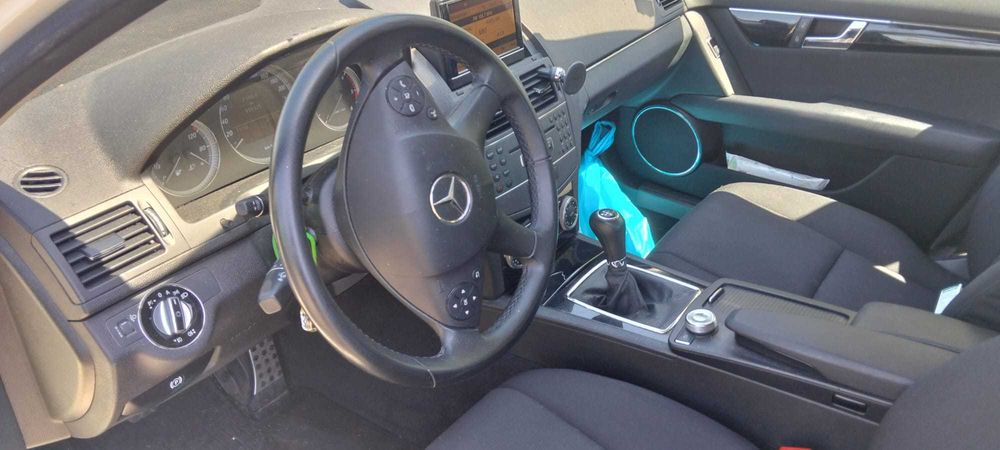 Venda de automóvel Mercedes C 220 CDI AMG com 115125 Km do ano 2010, com livro de histórico na marca, 1 dono.