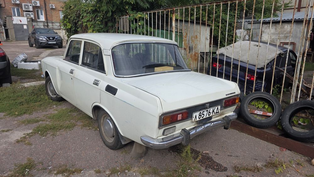 Автомобіль Москвич 2140