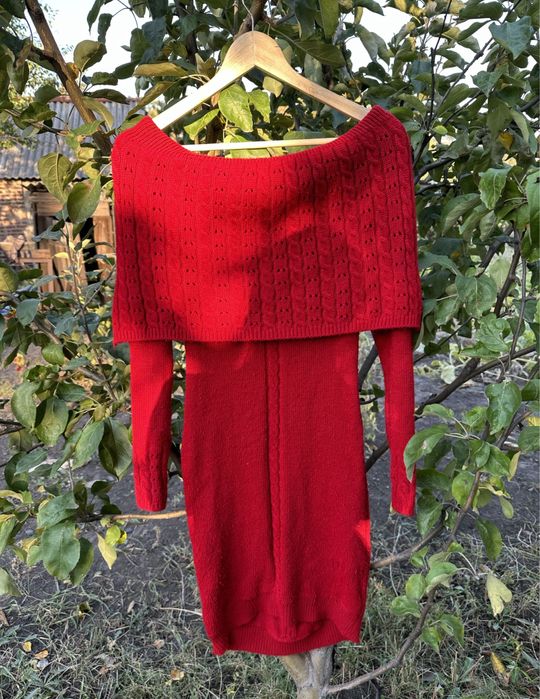 Червона тепла сукня