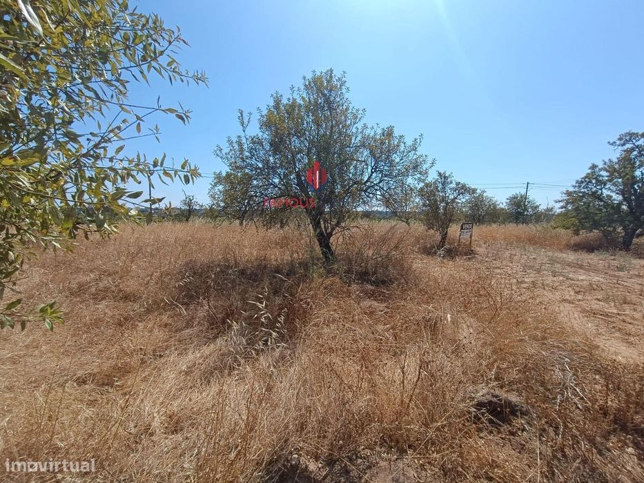Fantástico terreno com 4360m2 numa zona Habitacional dispersa em...