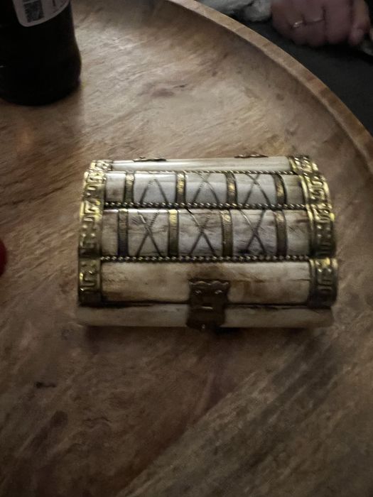 Szkatułka z kości wielbłąda