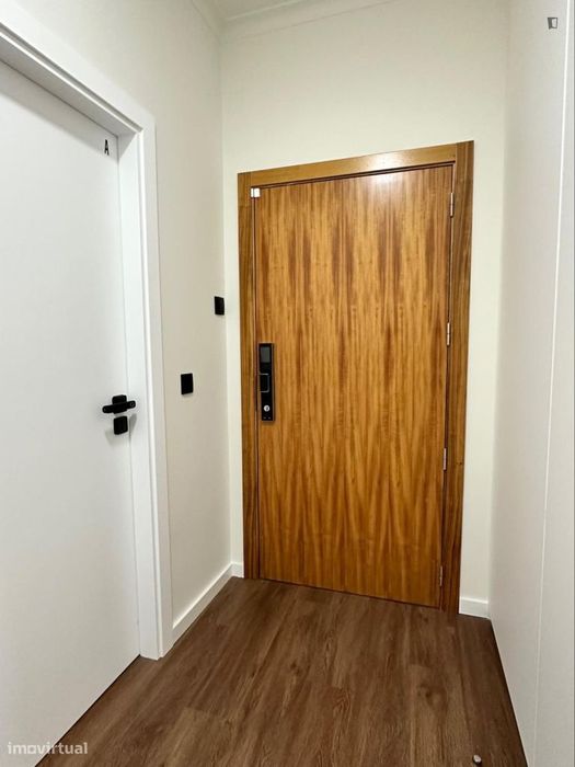 Quarto - localizado em Pedrouços Porto