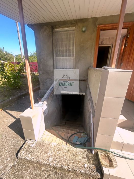 Продам двохповерхову дачу з неймовірним видом на річку Дністер