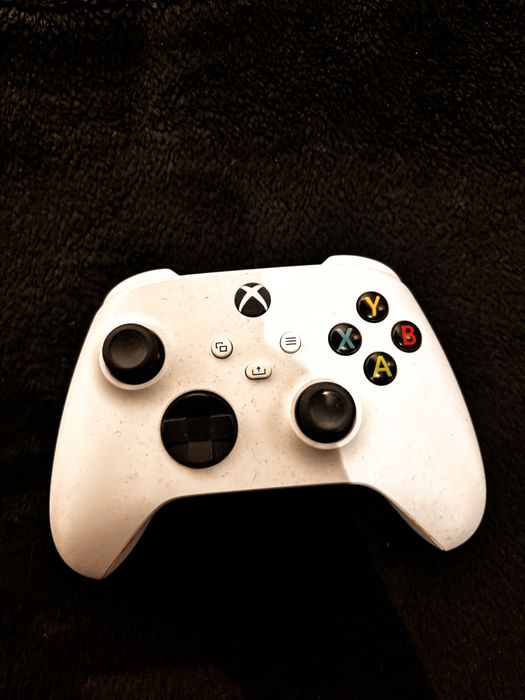 Xbox serie s (plus pad i gry z doplatą)