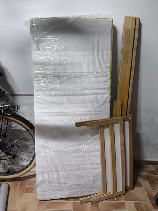 IKEA SNIGLAR - Cama + Estrado + Colchão + Roupa de cama - MUITO BOM ESTADO