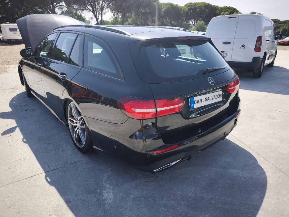 Mercedes  E 220 sinistrado