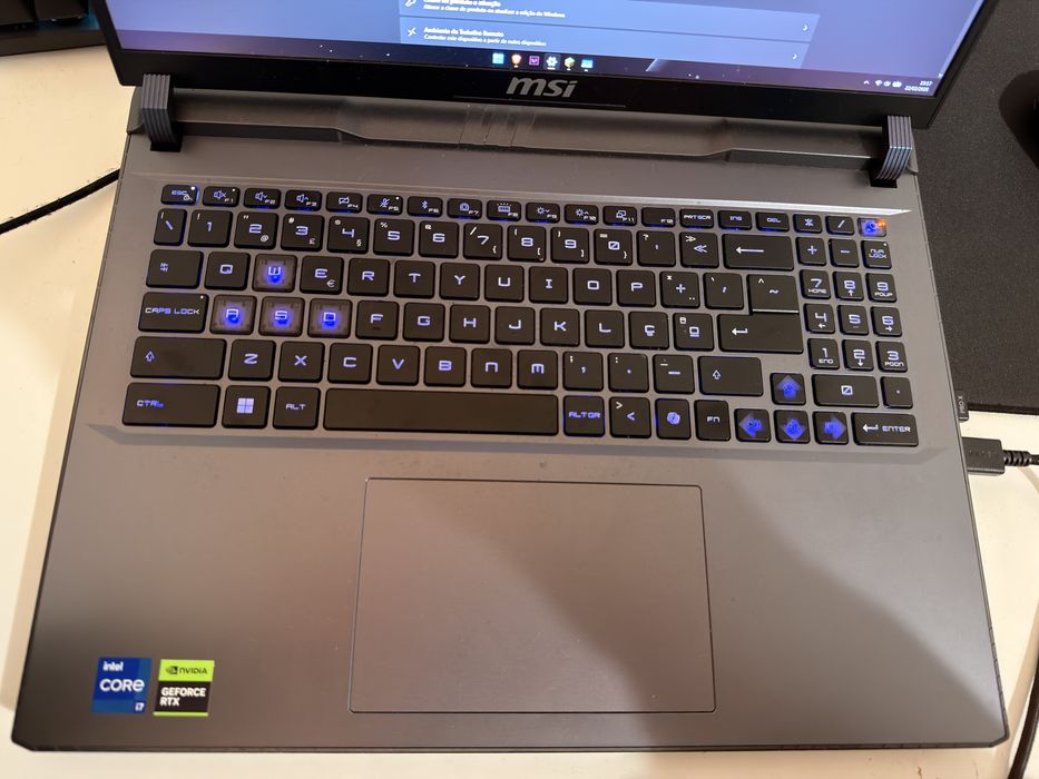 MSI Vector 16 HX A14VHG- RTX 4080 - i7-14650HX