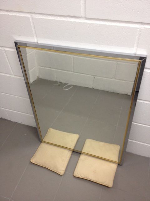 Espelho 90 x 70 com fina moldura em latão cromado