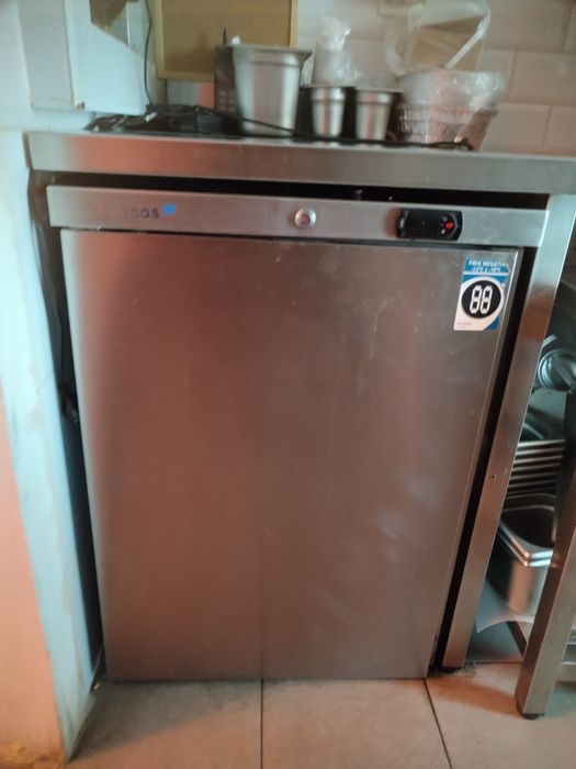 2 Freezer e 1 arca restauração