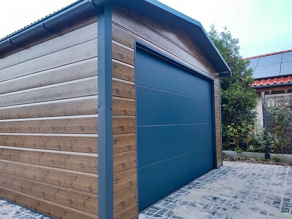 Garaż ocieplany z płyty warstwowej 4×6m