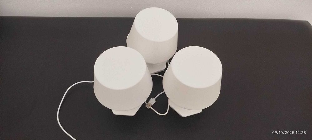 2 Candeeiros LED com luz amarelo e luz branca