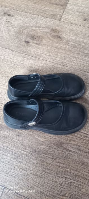 Туфлі для дівчинки р35.