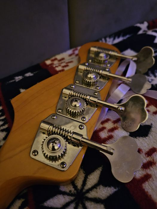 Gitara basowa Buzz Hornet (Restauracja Gitar)