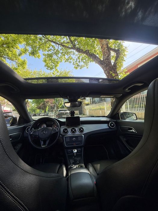 Mercedes CLA 180d Shooting Brake com teto panorâmico