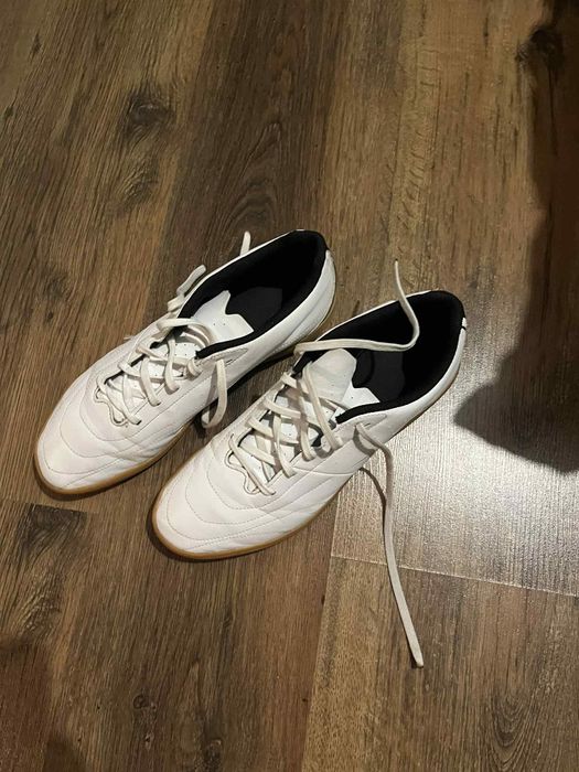 Buty sportowe męskie halówki