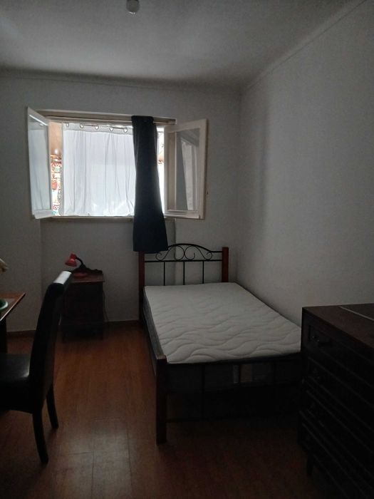 Quarto com serventia wc