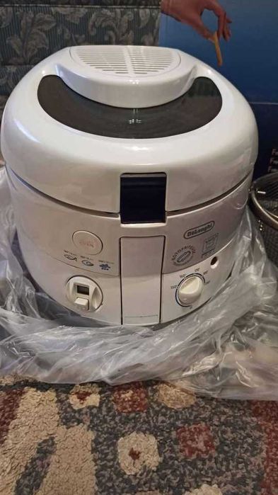 Fritadeira Delonghi F 18233 + Pack de Filtros + Caixa + Manuais