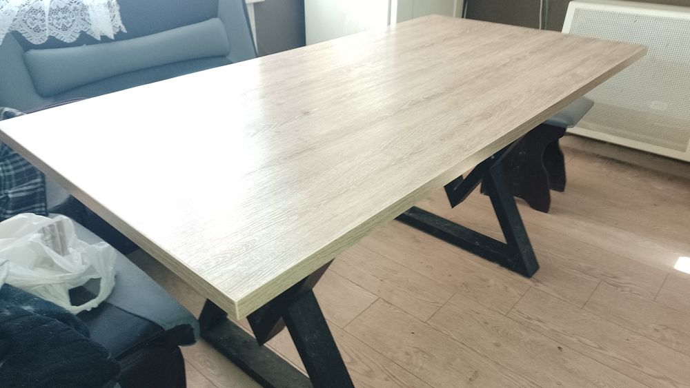 Великий обідній стіл