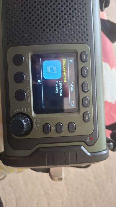 Портативное аварийное радио с поддержкой цифрового вещания DAB+ и встроенным аккумулятором большой емкости. 
Аккумулятор: 20000 мАч, используется