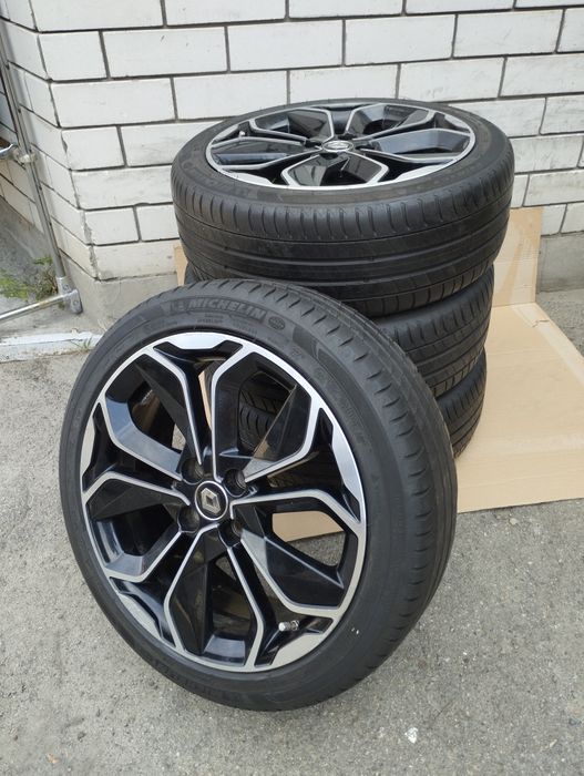 R17 4 100 диски Renault original  с шинами Michelin.