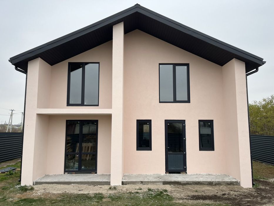 Сучасний будинок  126кв.м  2-поверховий  з земельною ділянкою 5,45сот