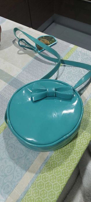 Mala Menina com laço