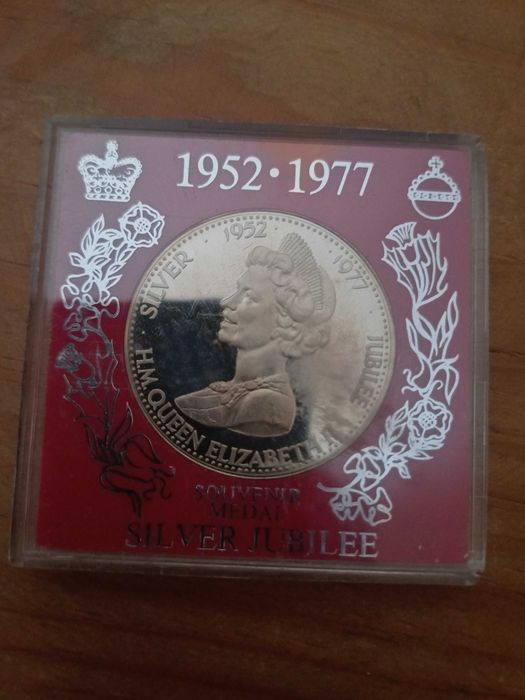 Medalha comemorativa rainha Elizabeth II