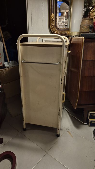 Par de mesinhas de cabeceira vintage