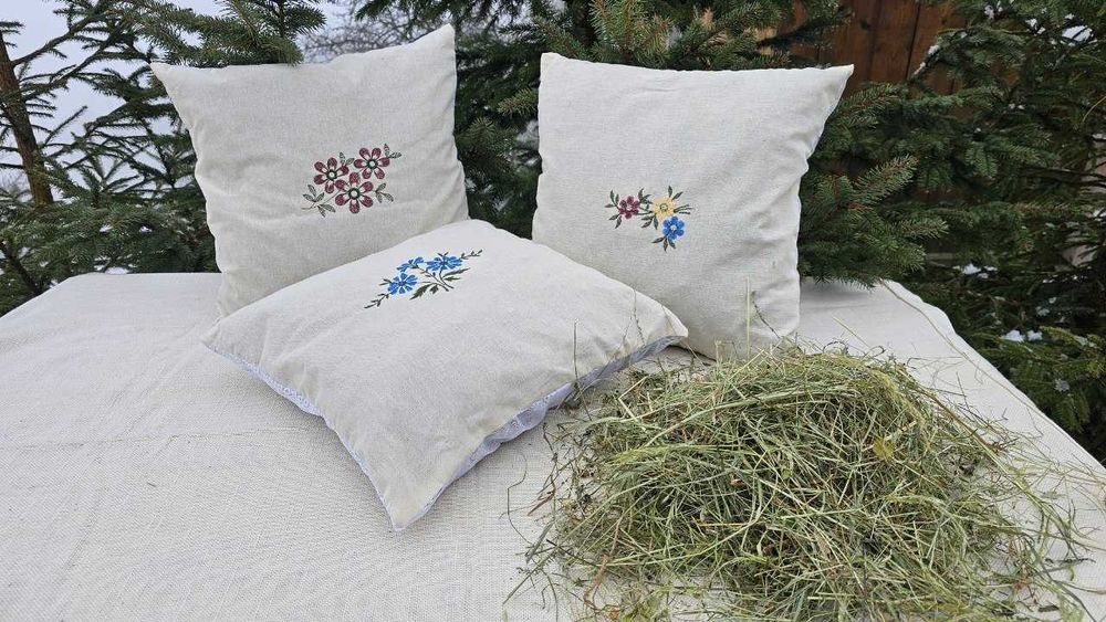 Подушка декоративна з натуральним сіном та вишивкою (Льон)