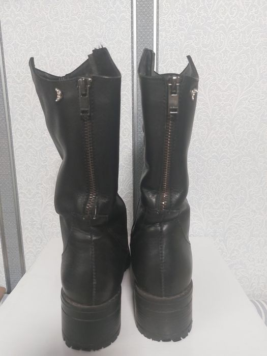 Женские кожаные сапоги