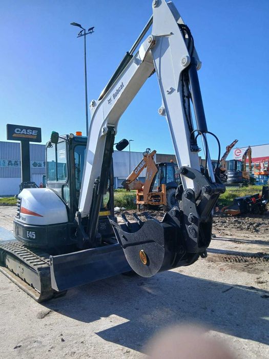 MINI ESCAVADORA BOBCAT 4.5 T