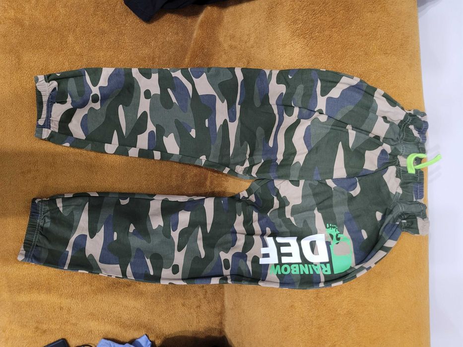 Zestaw 6 par spodni, 2 pary spodenek i bluza chłopięca r. 170