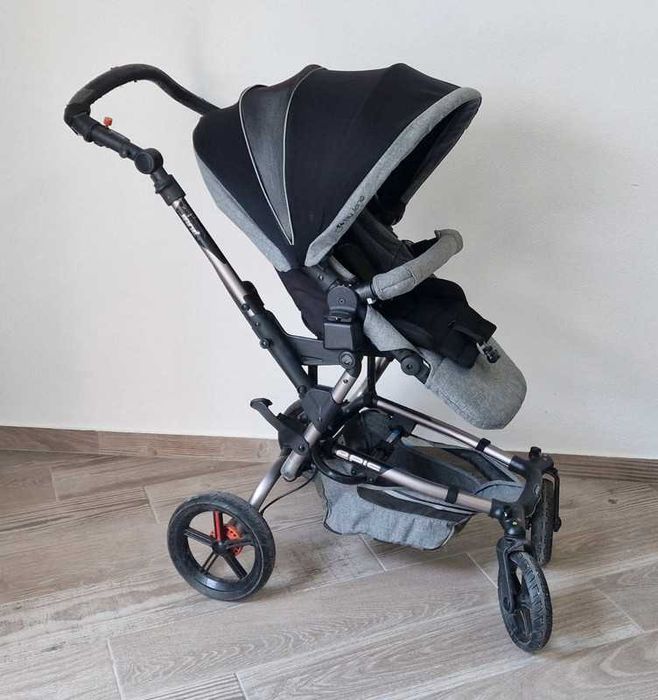 Carrinho de passeio para bebé da marca Jané