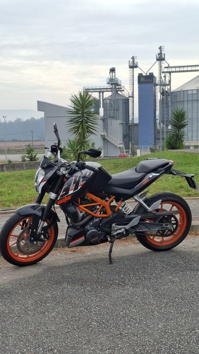 KTM.  DUKE.  390