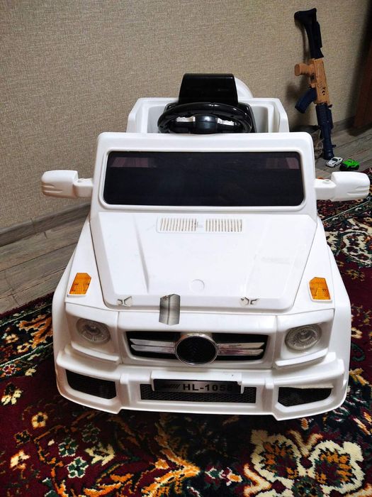 Дитяча машина на акумуляторі