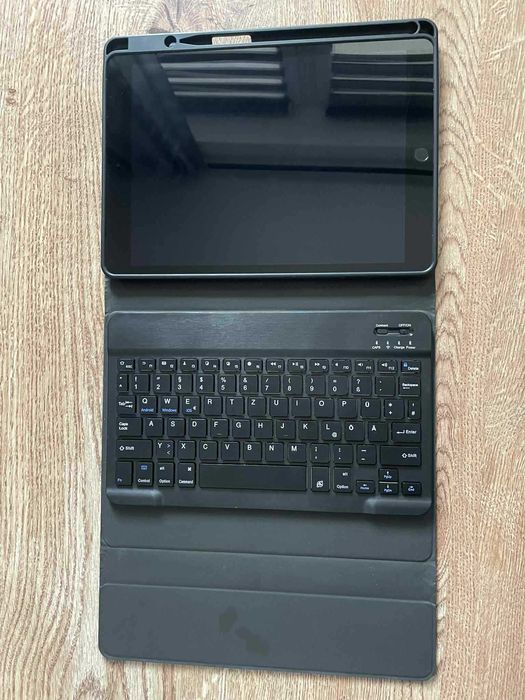 iPAD 9 generacja 10,2 srebny 256GB + etui i klawiatura