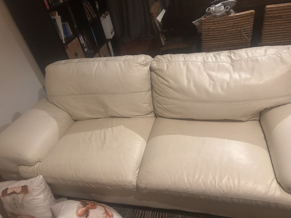 Sofa de 2 lugares e sofa individual com suporte de pes